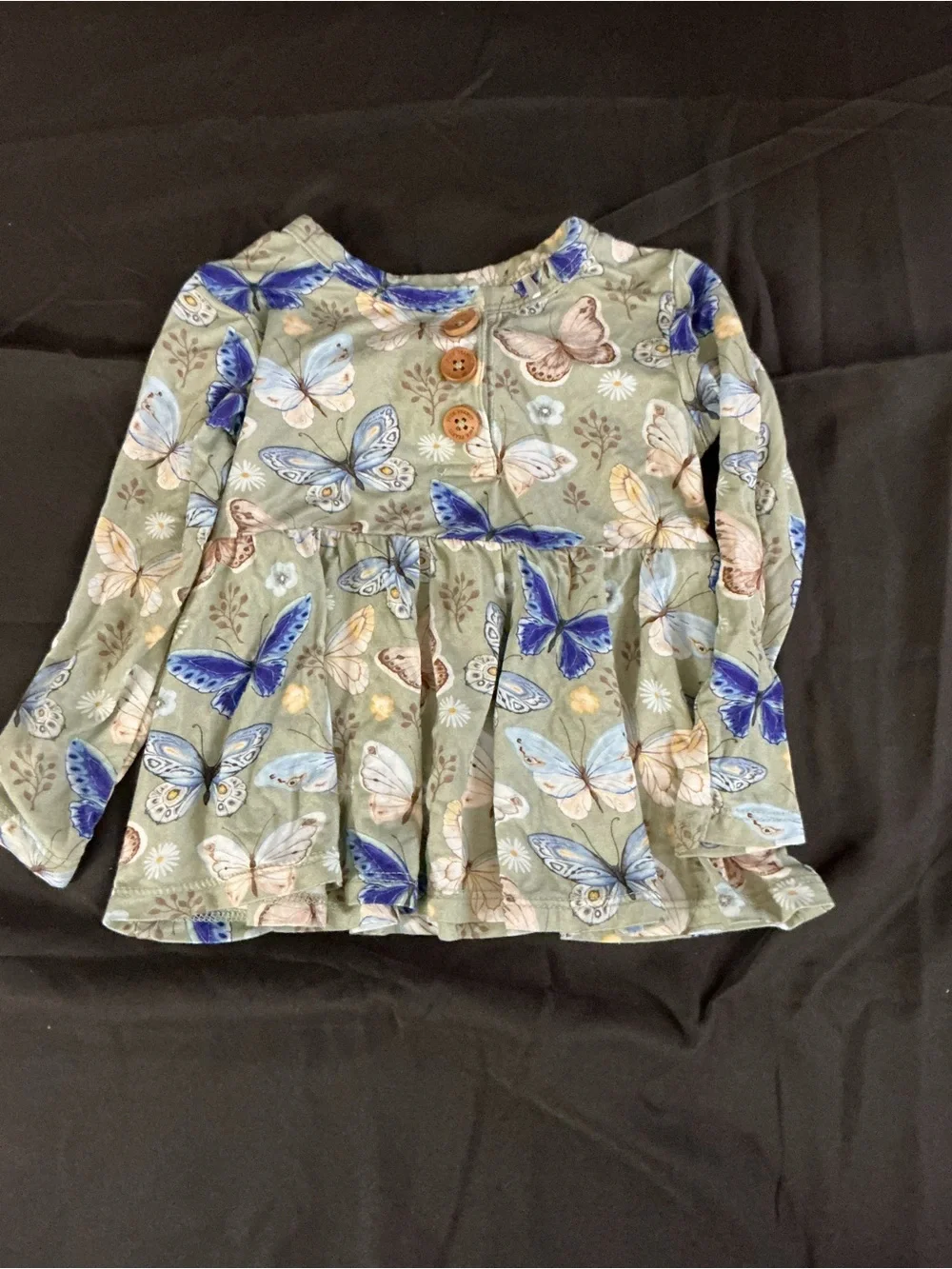 Posh Peanut sleeve features viscose